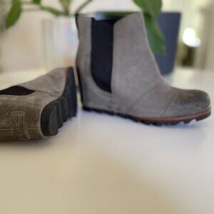 Sorel Joan of Arctic Wedge Chelsea Boots, Size 6 - Like New